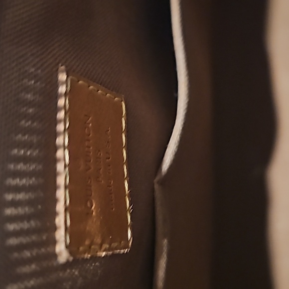 Authentic Louis Vuitton Tivoli PM Bag - Picture 4 of 16